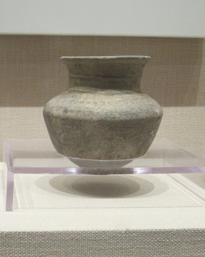 龙山文化灰陶罐