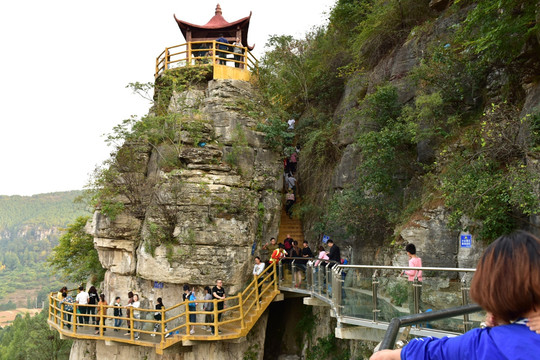 玻璃栈道盘山路