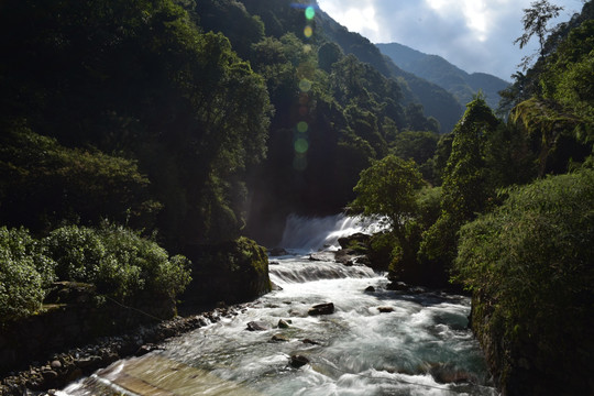 大凉山普格温泉瀑布景区
