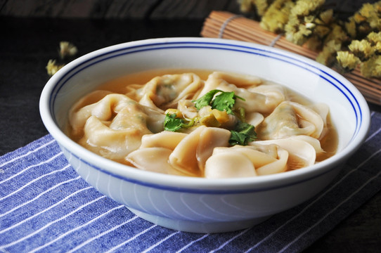 荠菜猪肉馄饨