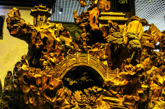 黄金樟木质雕装饰