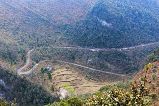 广西乐业大石围天坑盘山路