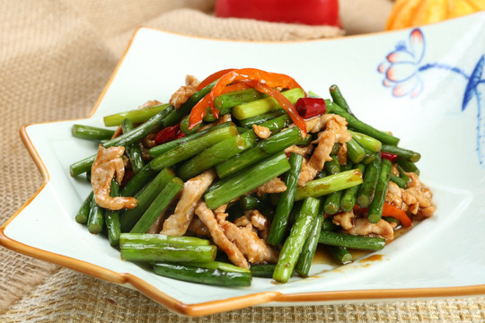 蒜苗炒肉丝