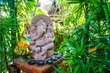 泰国普吉岛象神雕塑