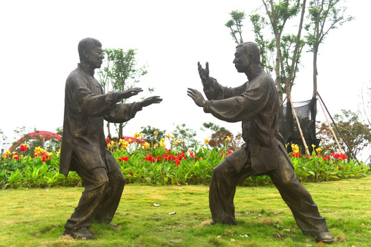 武术运动雕塑打太极拳