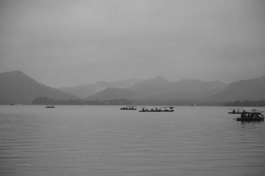 烟雨西湖