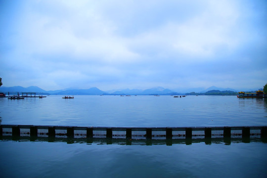 烟雨西湖