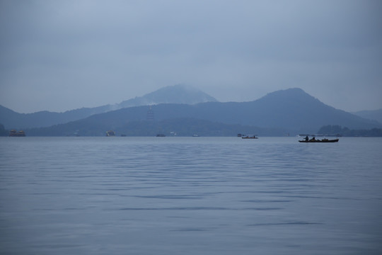 烟雨西湖