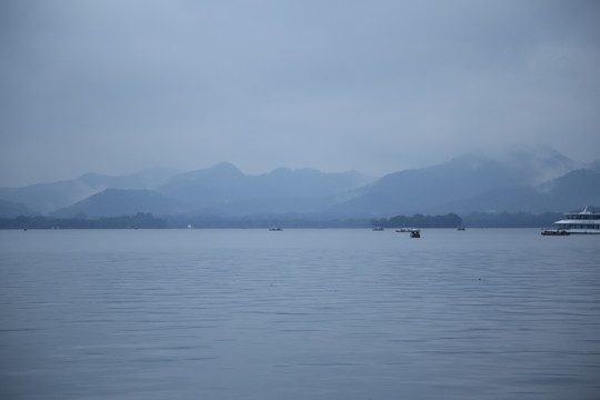 烟雨西湖