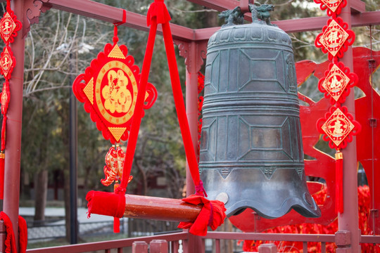 春节寺庙大钟