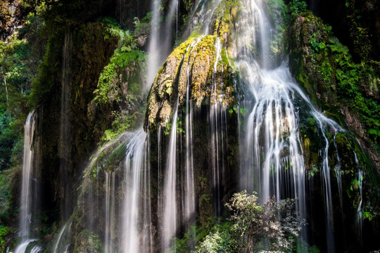 水色山光