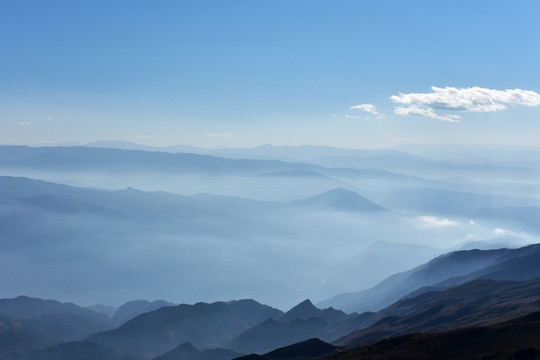 远山水墨画