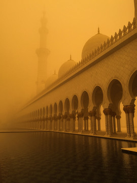 沙尘暴中的谢赫扎耶德清真寺
