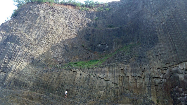 火山喷发火山口