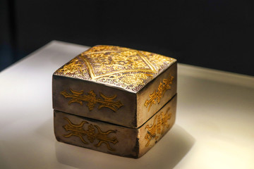 金色装饰盒