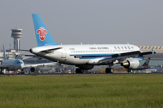 中国南方航空公司飞机降落