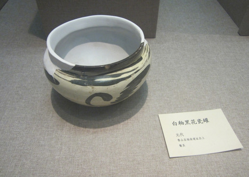 白釉黑花瓷罐