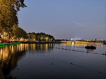 断桥夜景