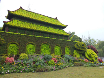 绿色植物雕塑