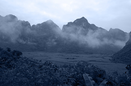 黑白山水背景