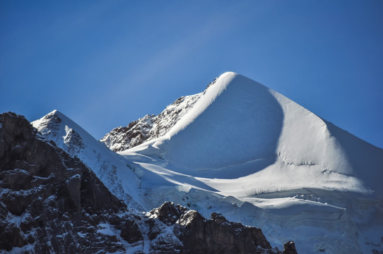 瑞士因特拉肯少女峰雪山