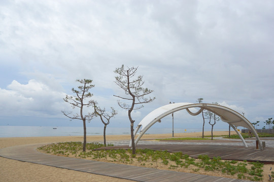 韩国洛山海水浴场遮阳棚