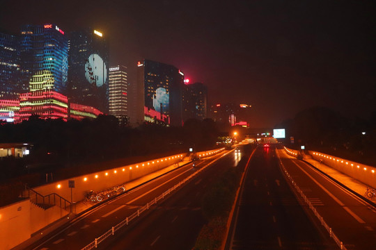 都市夜景马路灯光