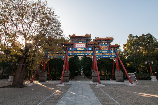 北京景山寿皇殿建筑群牌楼