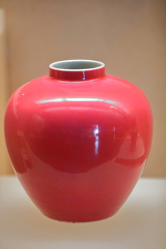 景德镇窑胭脂红釉罐