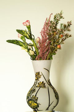 花瓶与插花