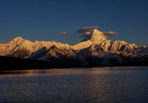 贡嘎山夕照