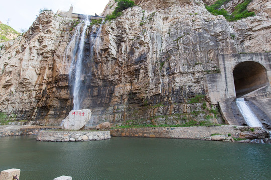 山西恒山金龙峡峡谷瀑布云边觉岸