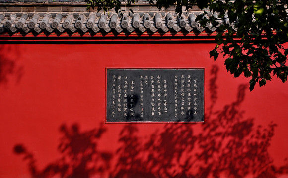 红色中式墙壁