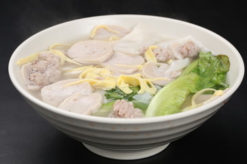 杂锦粿条汤