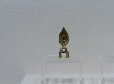 山东博物馆展品北齐鎏金铜造像