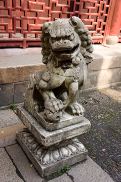 中式雕塑石狮子