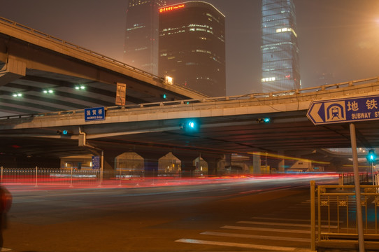 北京国贸雾霾夜景