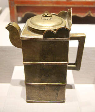 清代方形铜东布壶