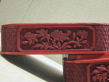 红雕漆开光花卉四方委角三层套盒