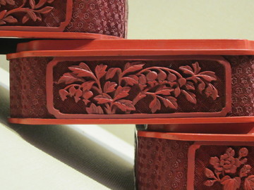 红雕漆开光花卉四方委角三层套盒