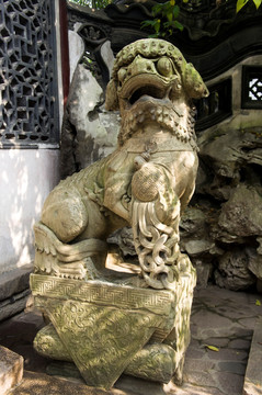 中式雕塑石狮子