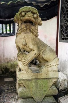中式雕塑石狮子