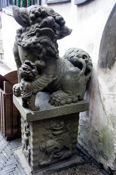 中式雕塑石狮子