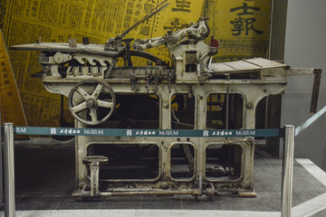 老式报纸轮转印刷机
