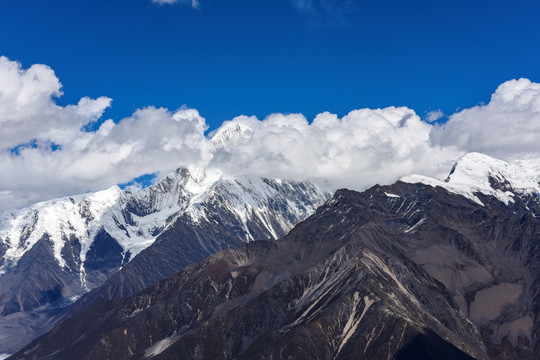 贡嘎山