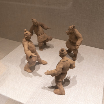 古人蹴鞠泥塑