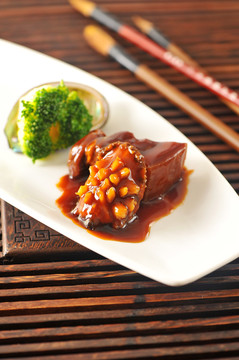 鲍鱼烧肉