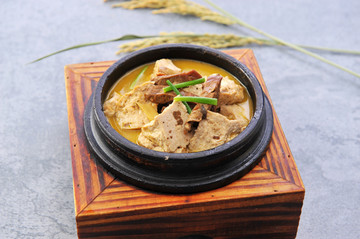 石锅老豆腐炖蚌肉