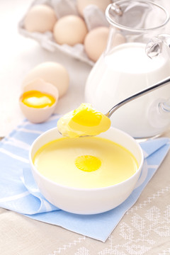 一碗蛋黄双皮奶