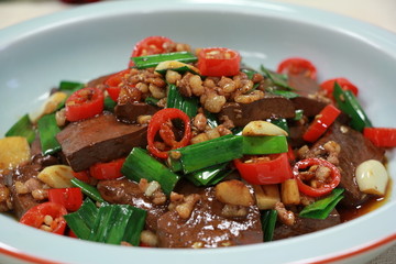 青蒜肉沫炒鸭血